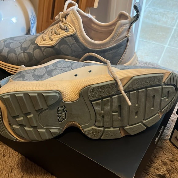 Needs a new home | Coach Tech Runner - Picture 2 of 3